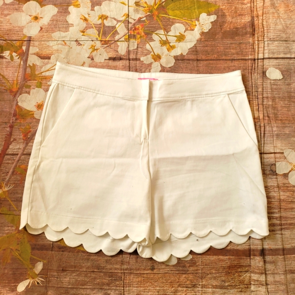 ⭐️ Isaac Mizrahi white scallops shorts
